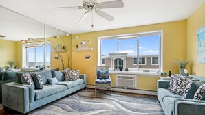 Smart TV - Beach and pool are right there to enjoy! (South Haven)