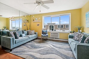 Smart TV - Beach and pool are right there to enjoy! (South Haven)