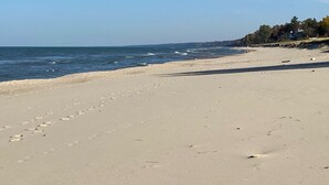 Beach nearby - Beach and pool are right there to enjoy! (South Haven)