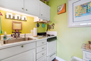 Coffee/tea maker, fridge, microwave, oven - Beach and pool are right there to enjoy! (South Haven)