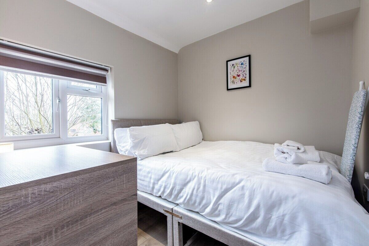 3 bedrooms, desk, WiFi (free)