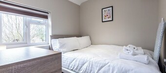 3BR House in Beeston Ideal for Corporate Stays