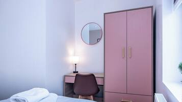 3 bedrooms, desk, iron/ironing board, free WiFi