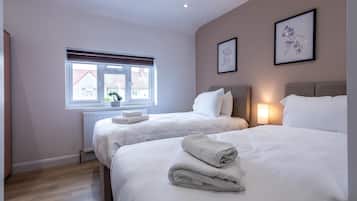 3 bedrooms, desk, iron/ironing board, free WiFi
