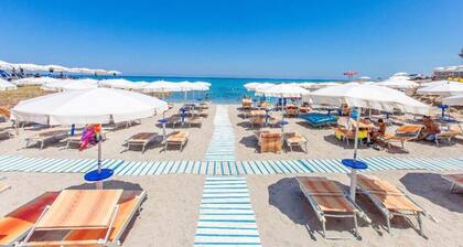 L 'Angolo di Dora Charming, comfortable home, a few steps from the sea