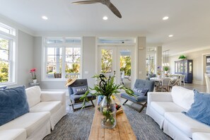 Smart-TV, Tischtennisplatte