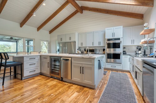 Chianti: Secluded Luxury Estate with Pool, Pickleball, Game Barn & Views