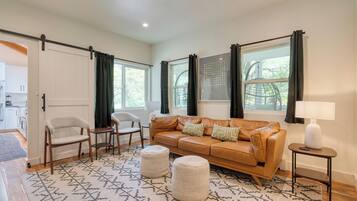 Smart-tv, pejs, bordfodbold, kontorer