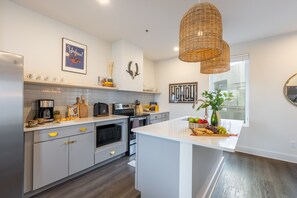 Fridge, microwave, oven, stovetop - Outrider | Modern Music City Penthouse Sleeps 22 (Nashville)