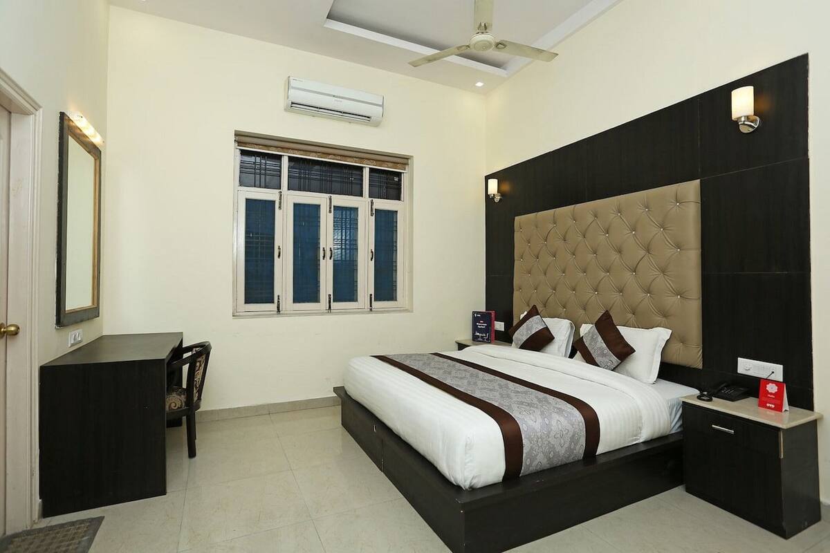 Deluxe Double Room | WiFi (free), bed sheets