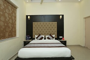 Deluxe Double Room - New Royal Inn Hotel (Ahmedabad)