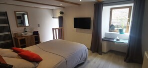 2 habitaciones, tabla de planchar con plancha, wifi y ropa de cama 