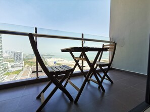 Basic Apartment | Terrace/patio
