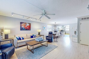 TV, ping pong, books - Waterfront condo with pool, tennis court, fitness center, internet, W/D, & AC (Longboat Key)