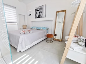 1 bedroom, travel cot, WiFi, bed sheets