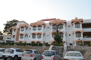 Front of property - Hotel Alaknanda (Haridwar)