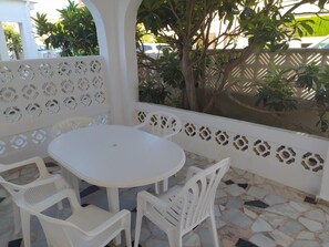 Outdoor dining - Apartamento Playero Para 10 Personas (Oliva)