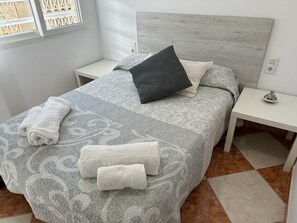 4 室のベッドルーム、アイロン / アイロン台、WiFi、ベッドシーツ