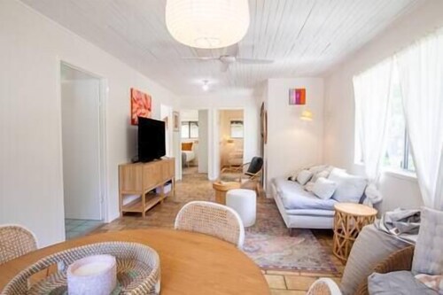 Cosy Straddie cottage + sleeps 6 + pet friendly