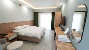 Camera Standard, 1 letto queen, vista cortile | Biancheria da letto di alta qualità, minibar, una cassaforte in camera