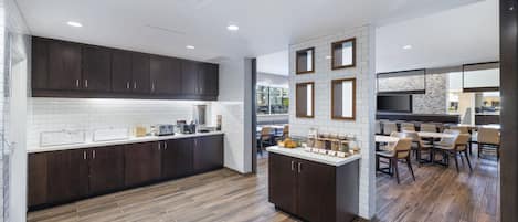 Free daily continental breakfast