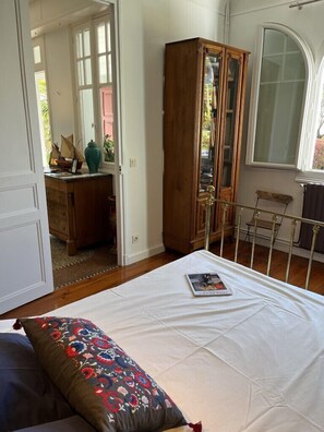 4 chambres, fer et planche à repasser, accès au Wi-Fi (inclus)