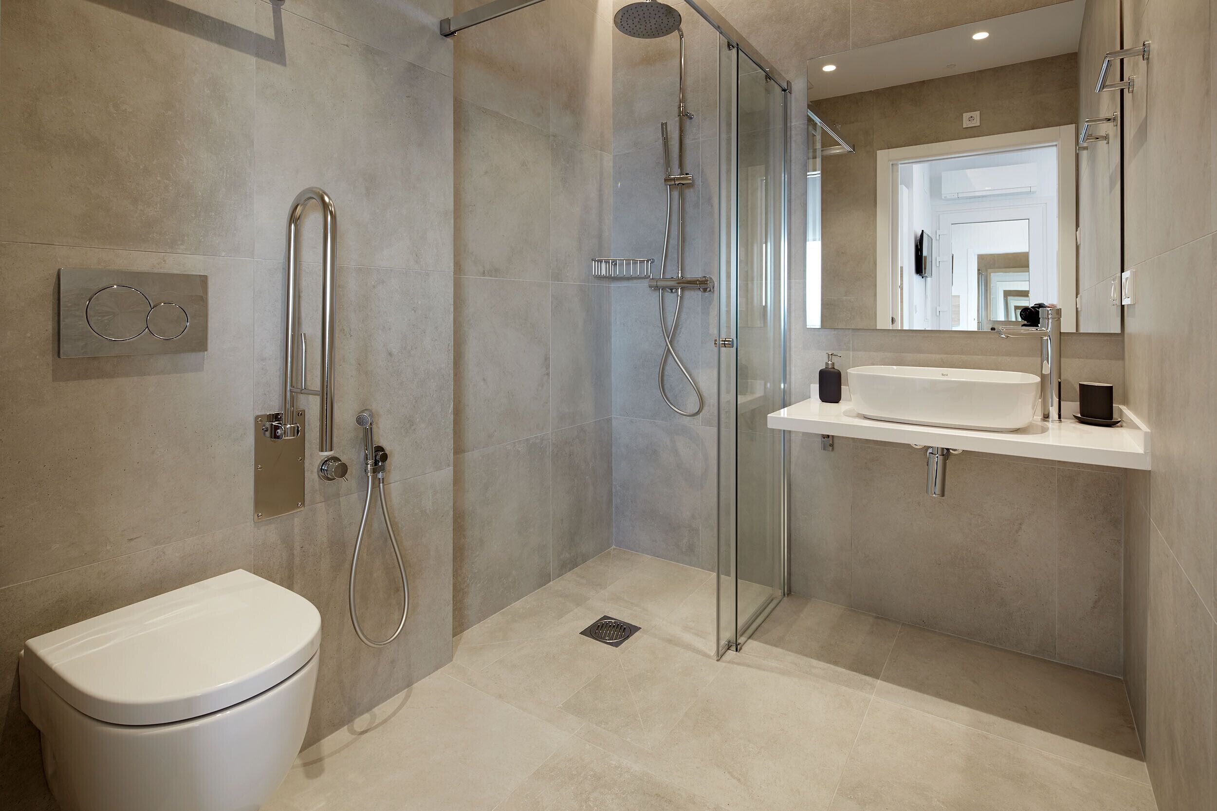Shower, towels