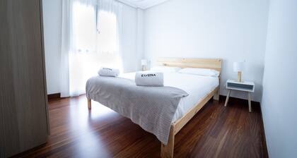 Apartment Bañeru 1 - House in the centre of Zarautz, 1 min. from the beach by Egona