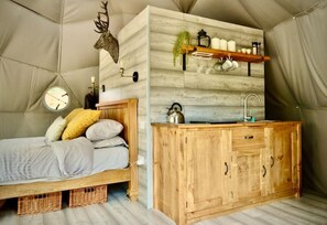 1 chambre, bureau, fer et planche à repasser, Wi-Fi gratuit