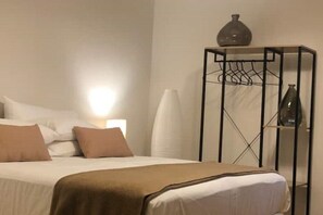 1 slaapkamer, een strijkplank/strijkijzer, wifi, beddengoed