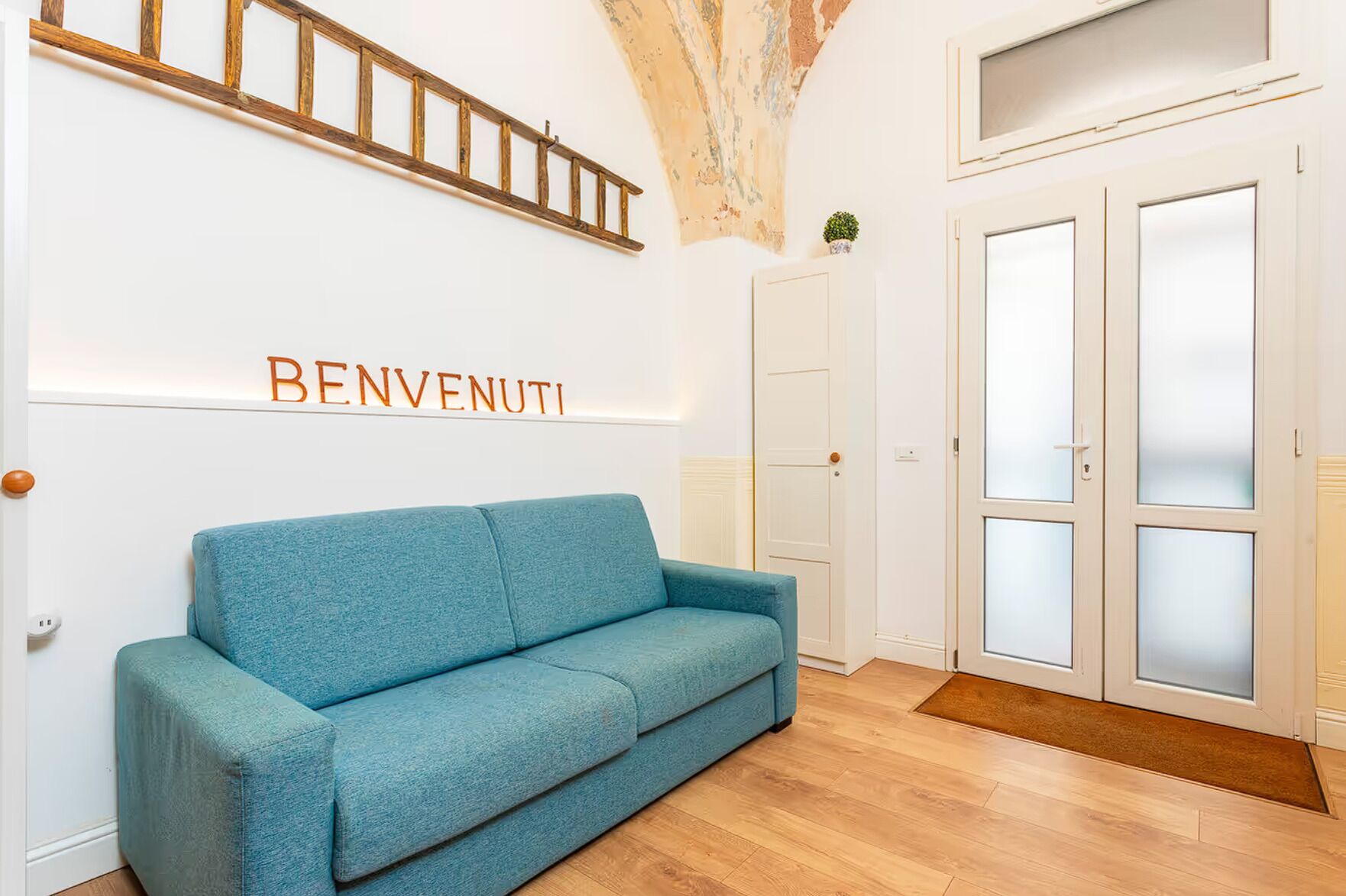 Casa di Tano Design House, Private Bathroom | Area soggiorno | TV LED