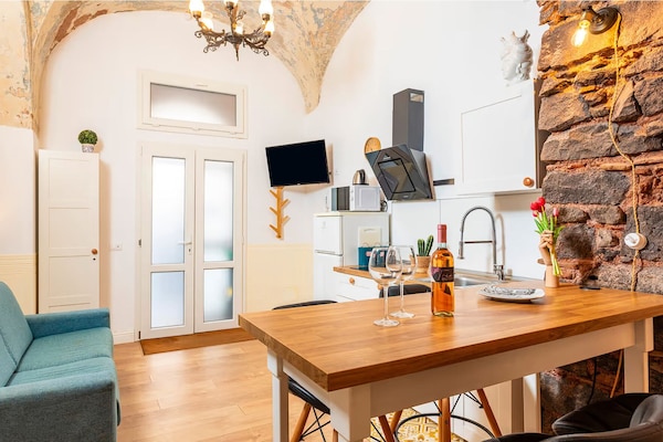 Design House, Private Bathroom | Private kitchen | Full-size fridge, microwave, stovetop, electric kettle