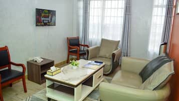 Deluxe Apartment | 1 bedroom, in-room safe, desk, soundproofing
