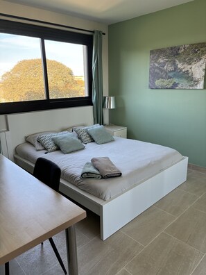6 habitaciones, tabla de planchar con plancha, wifi y ropa de cama 