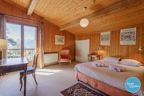 6 bedrooms, free WiFi, bed sheets