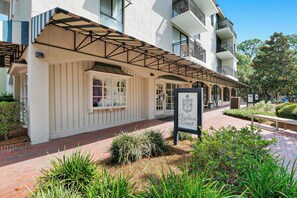 Exterior - Fairway One Villa Golf & Lagoon Views Walk to Beach Club (Hilton Head Island)