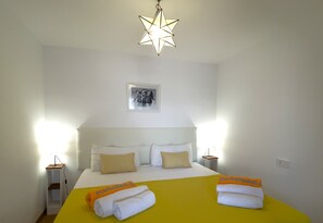 Silitysrauta/-lauta, Wi-Fi, vuodevaatteet