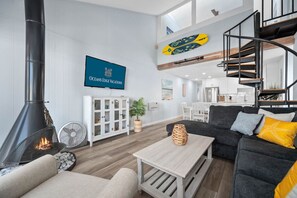 Télévision, cheminée