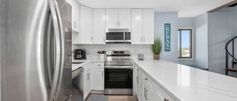 Ofen, Herdplatte, Esstisch