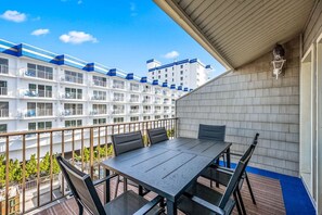 屋外ダイニングエリア