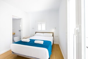 2 habitaciones, espacio para trabajar con laptop y cortinas blackout 