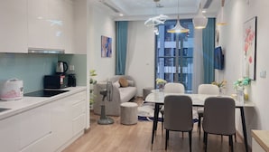Apartemen Deluks, 2 kamar tidur | Area keluarga | TV layar datar