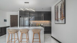 Apartemen Deluks, 2 kamar tidur | Area keluarga | TV layar datar