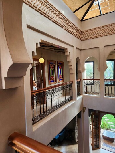 Charming Villa Retreat: Serenity & Style