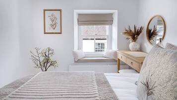 3 bedrooms, desk, iron/ironing board, WiFi