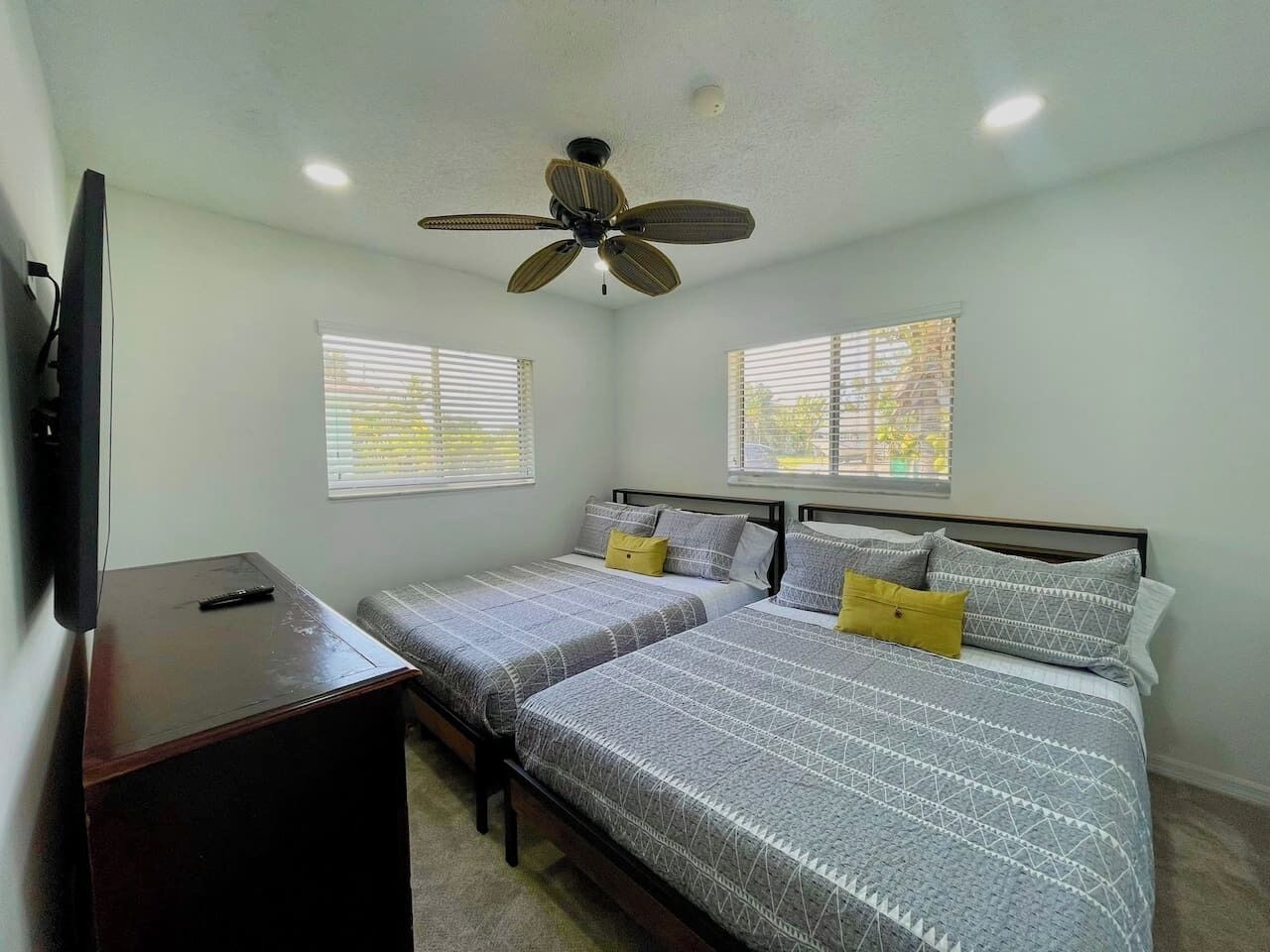 3 bedrooms, iron/ironing board, WiFi, bed sheets