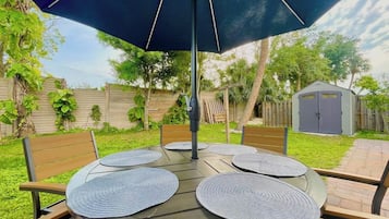 Outdoor dining