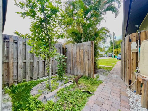 Cozy Beach Retreat: 3 Miles to Sun & Sand!