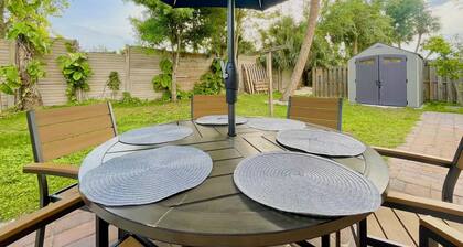 Near Ft Myers Beach • 3mi to Sand • Sleeps 7