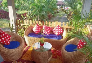 Lobby sitting area - Mito Hotel Homestay (Lower Dibang Valley)